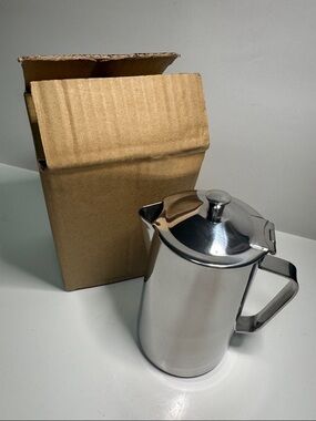 NEW in box Stainless Steel 18/10 Coffee Pot / beverage server made Pakistan 20oz